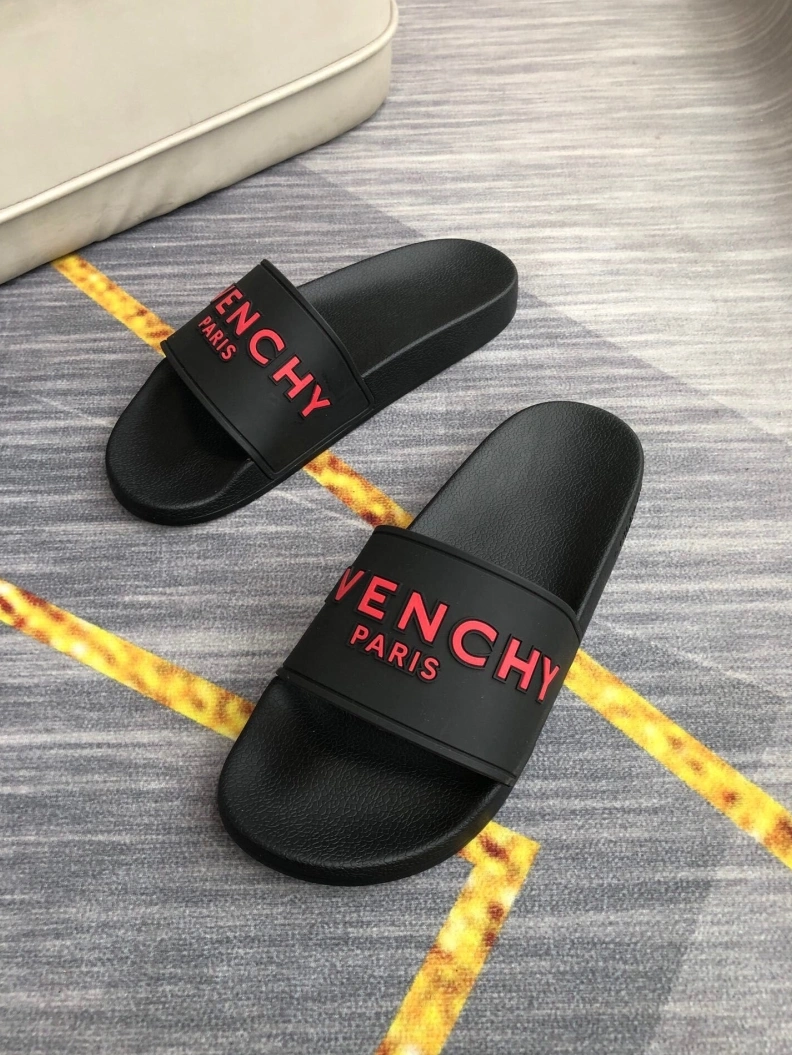 SportInspired Gxvxnchy Slippers 153115