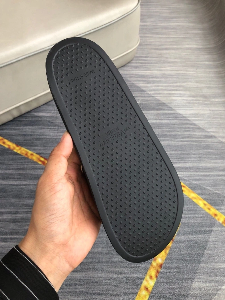 SportInspired Gxvxnchy Slippers 153115