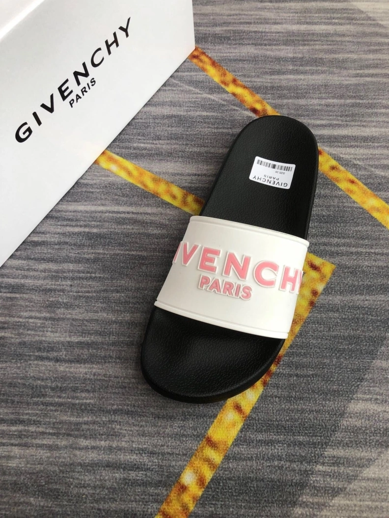 Minimalist Gxvxnchy Slippers 153129