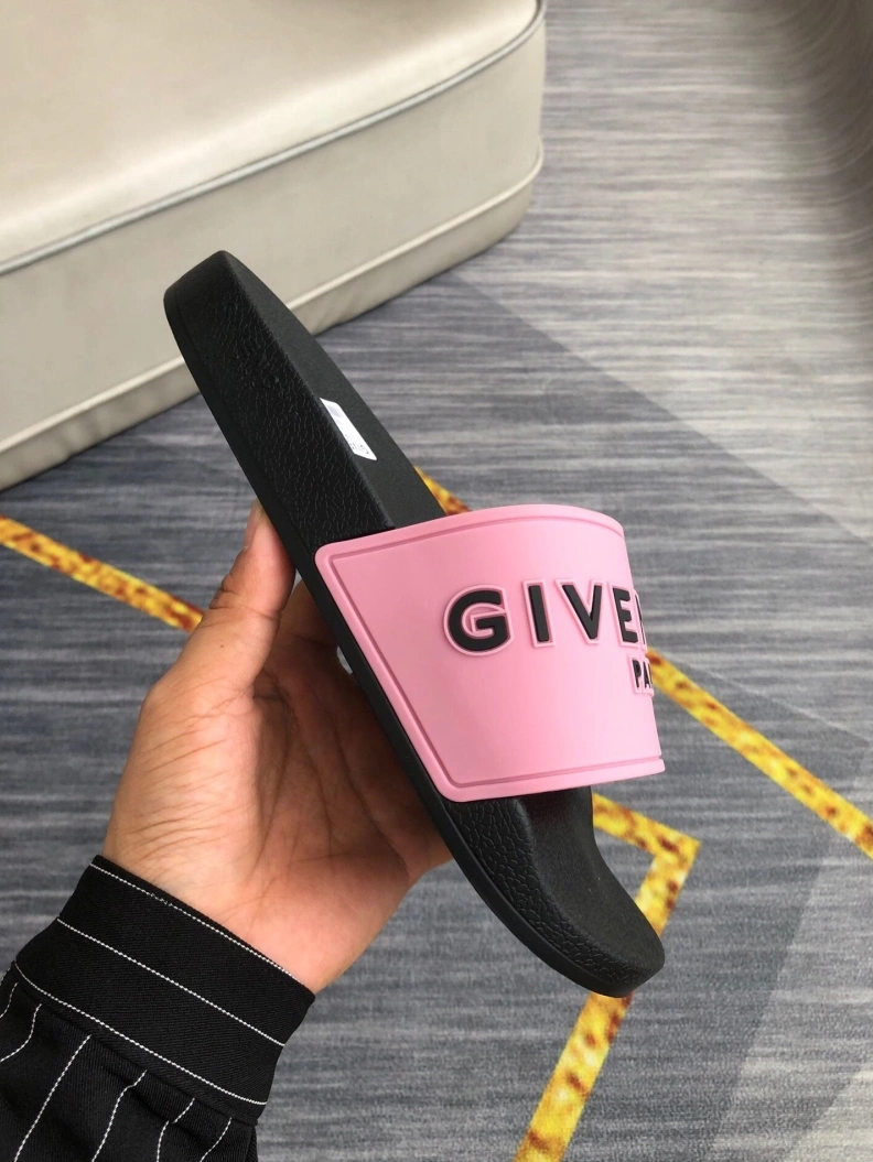 Elegant Gxvxnchy Slippers 153100