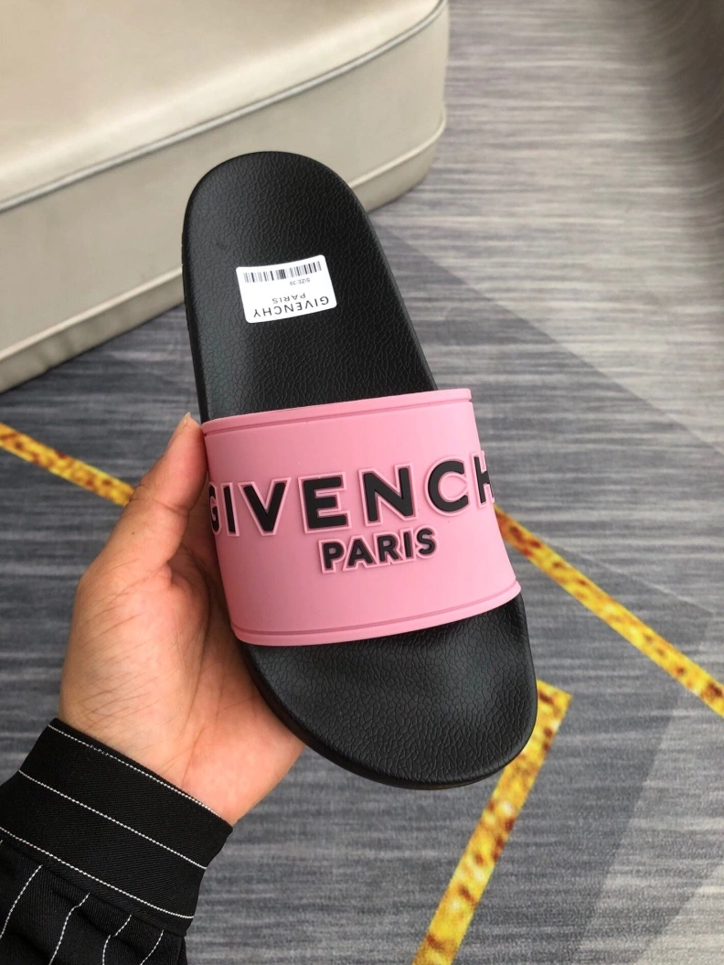 Elegant Gxvxnchy Slippers 153100