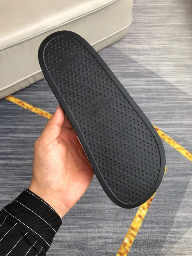 Flexible Gxvxnchy Slippers 153104