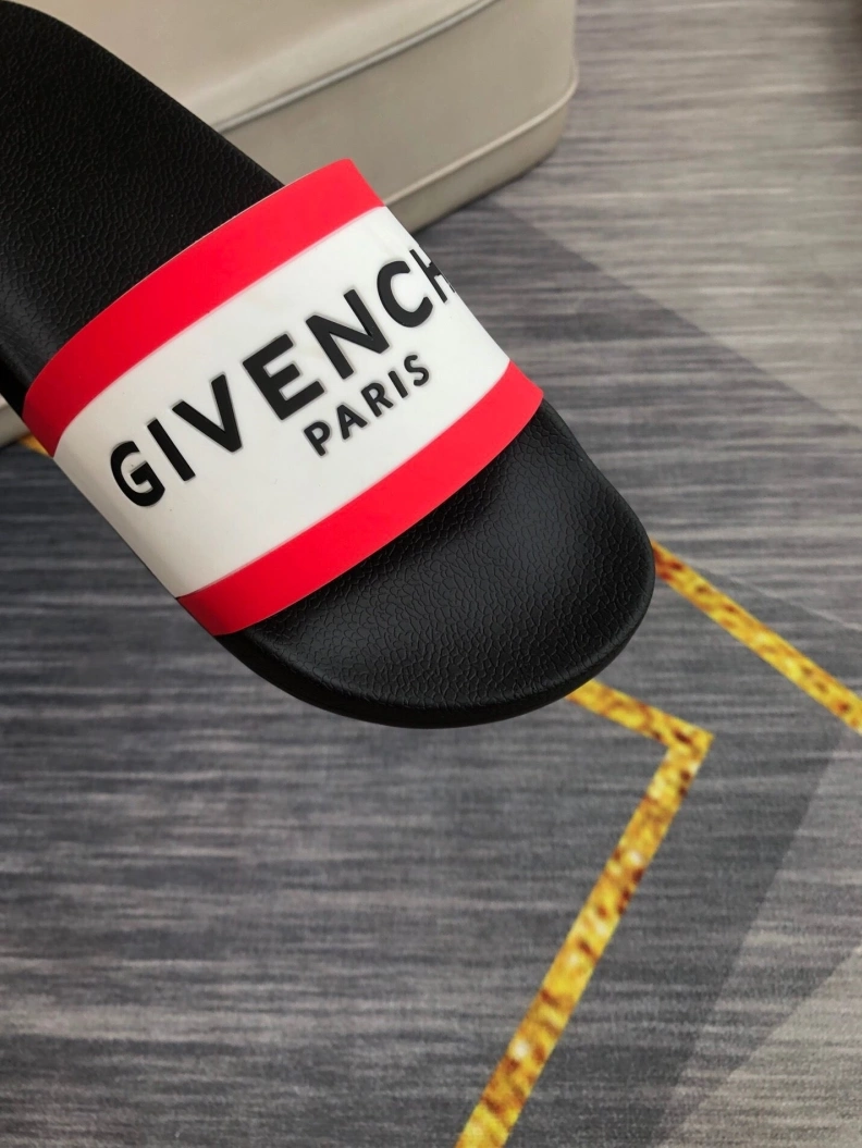Flexible Gxvxnchy Slippers 153104