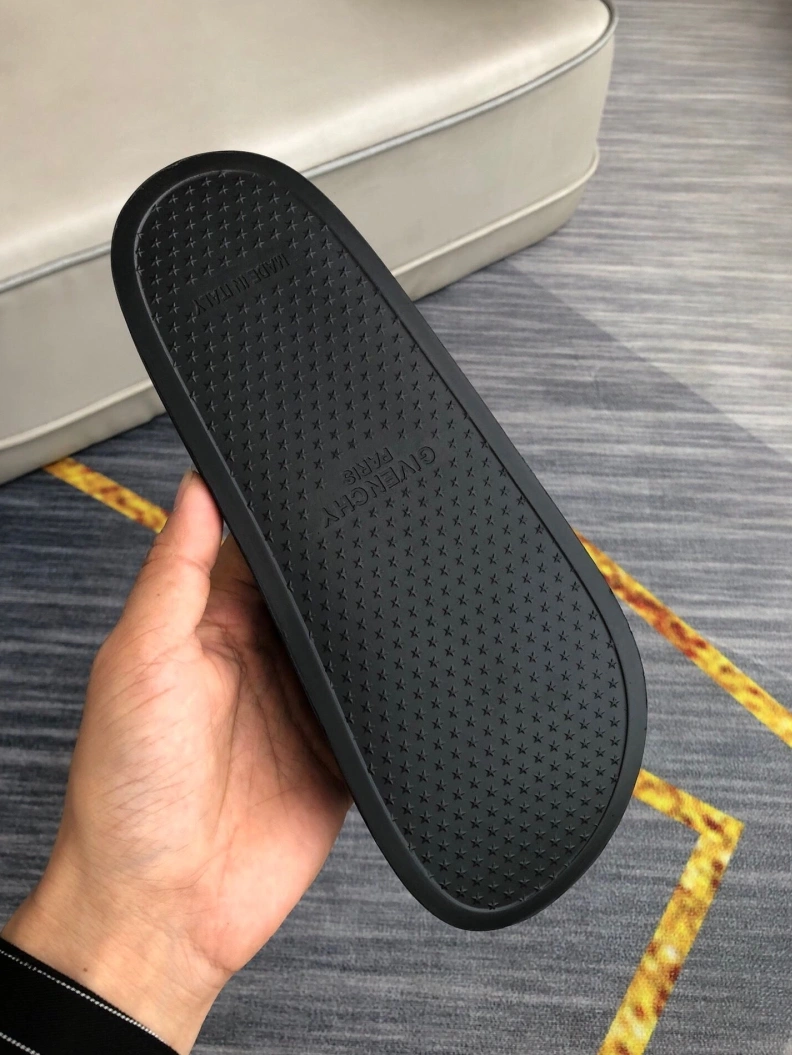 HighQuality Gxvxnchy Slippers 153101