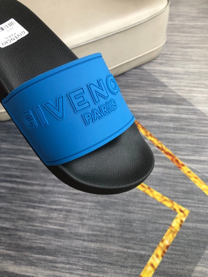 HighQuality Gxvxnchy Slippers 153101
