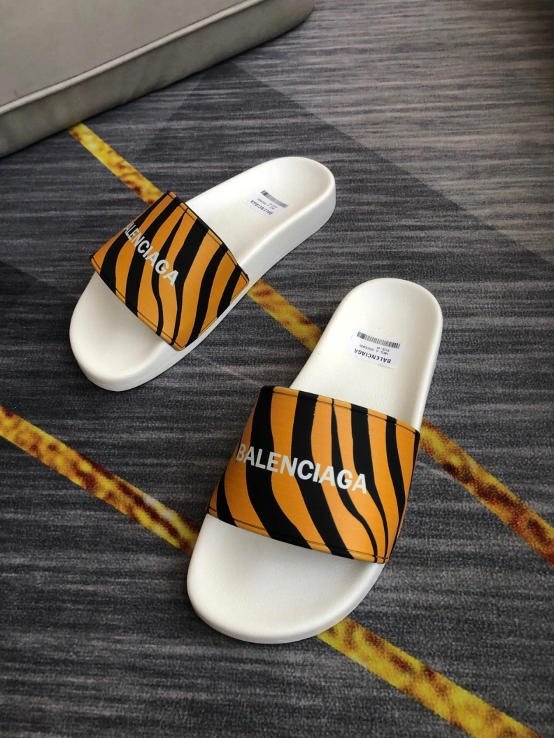 Efficient Bxlxnciaga Slippers 109516