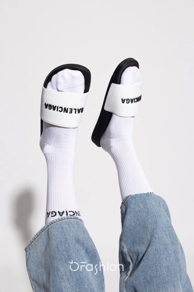 Versatile Bxlxnciaga Slippers 109458