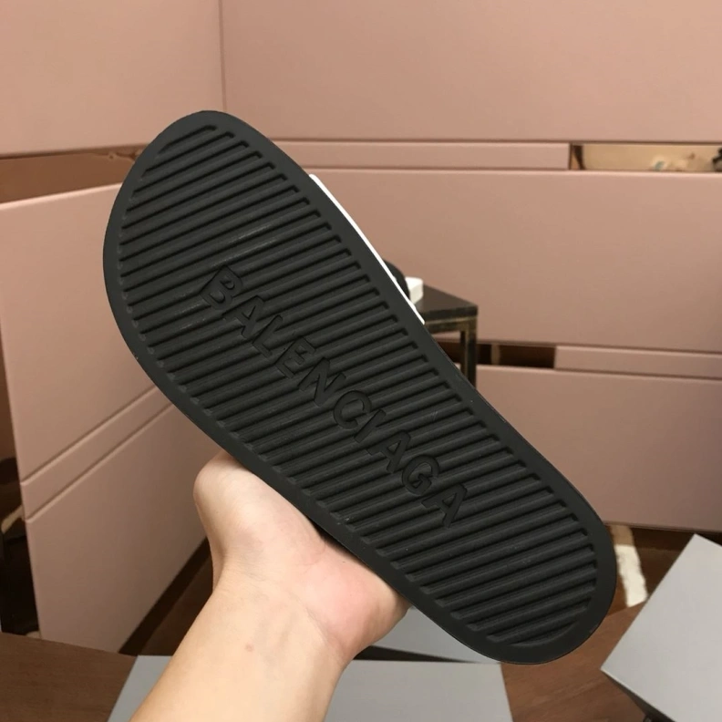 Versatile Bxlxnciaga Slippers 109458