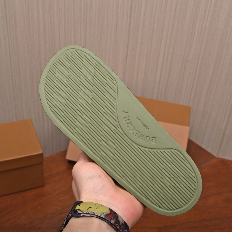 Resilient Bxrbxrry Slippers 115018
