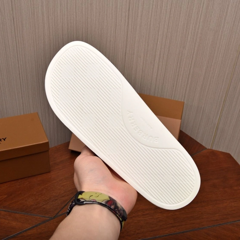 Stylish Bxrbxrry Slippers 115002