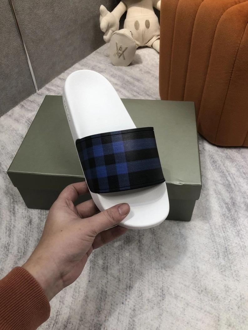 Lightweight Bxrbxrry Slippers 114999