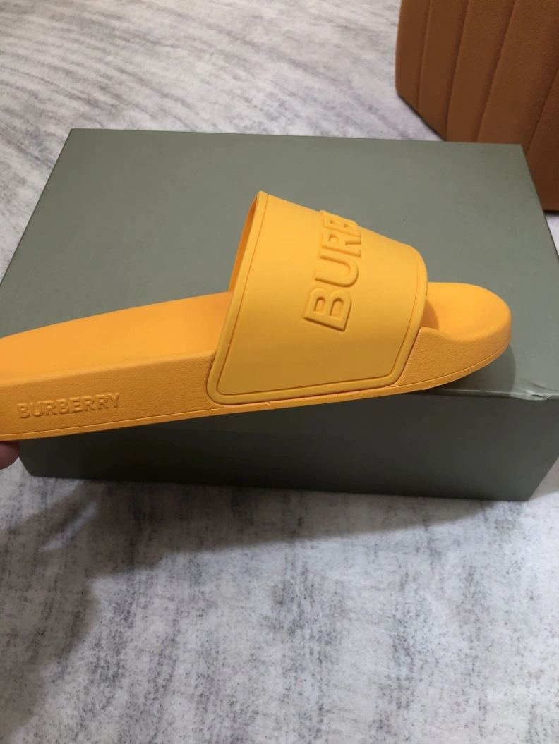 Compact Bxrbxrry Slippers 114994