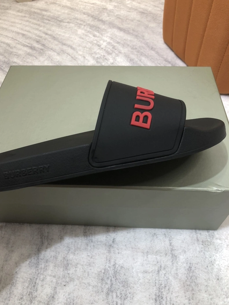 GoodFit Bxrbxrry Slippers 114992