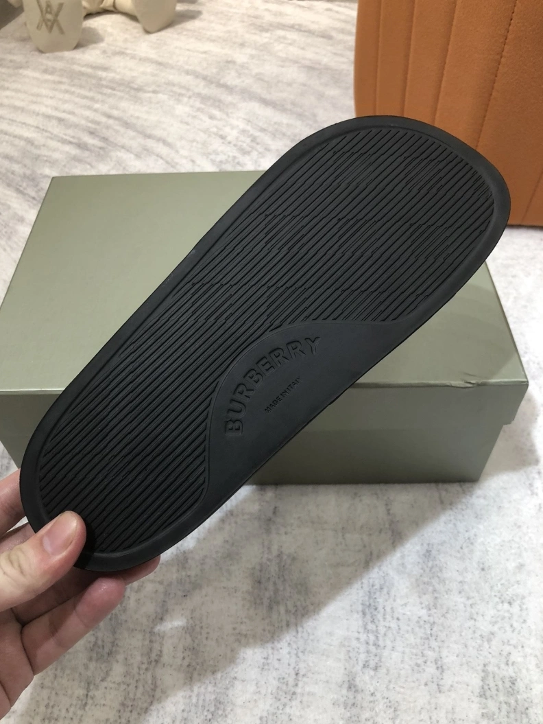 GoodFit Bxrbxrry Slippers 114992