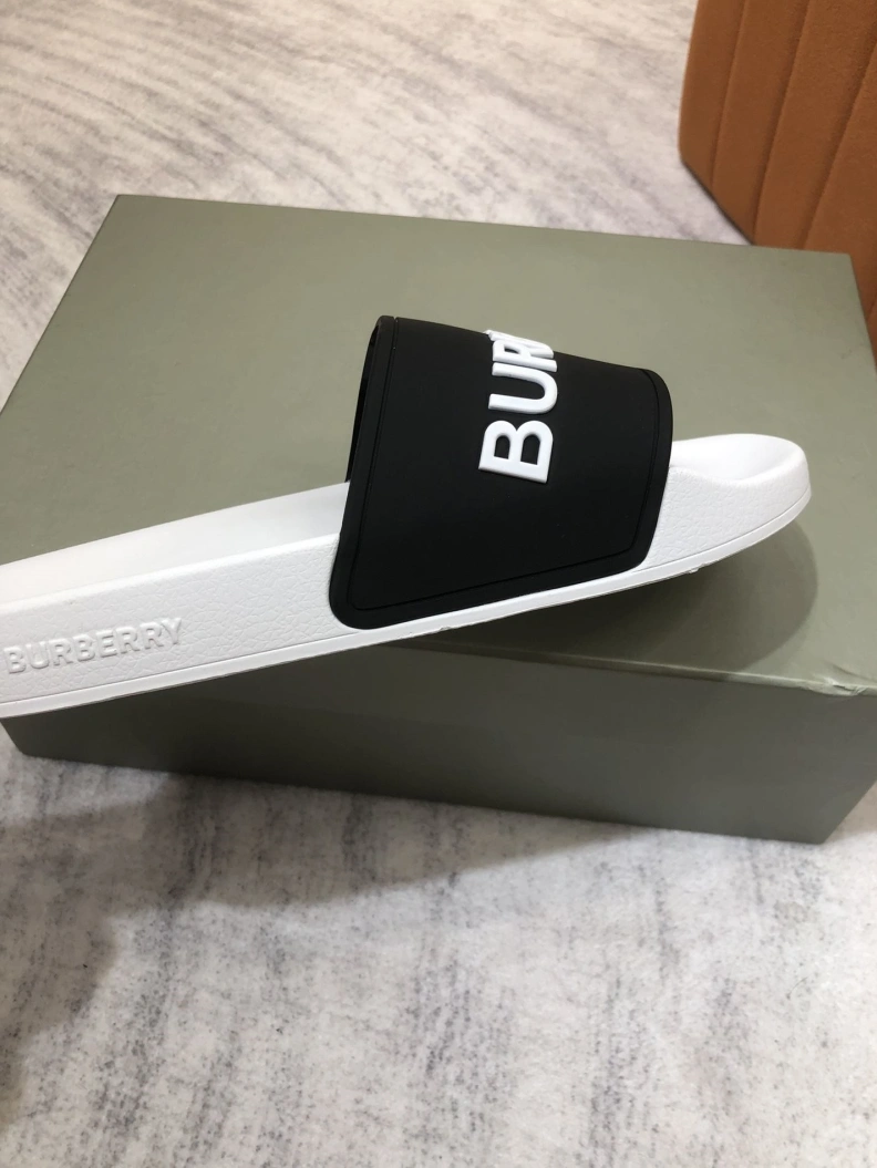 Comfortable Bxrbxrry Slippers 114987
