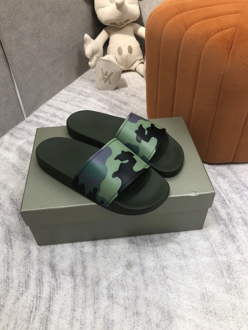 Classic Bxrbxrry Slippers 114981