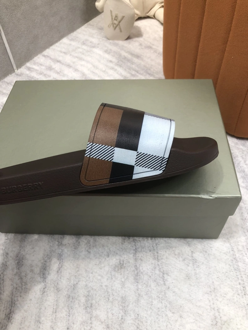 StreetReady Bxrbxrry Slippers 114979
