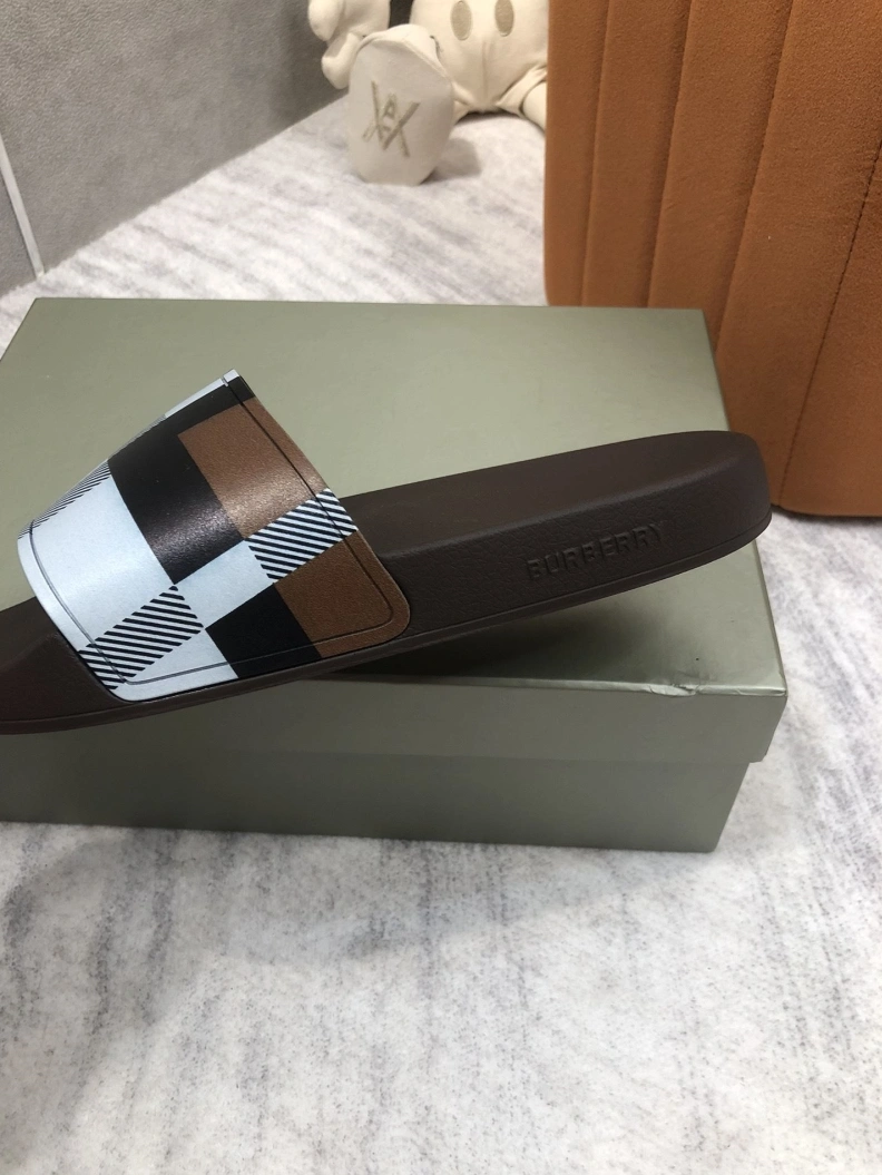 StreetReady Bxrbxrry Slippers 114979