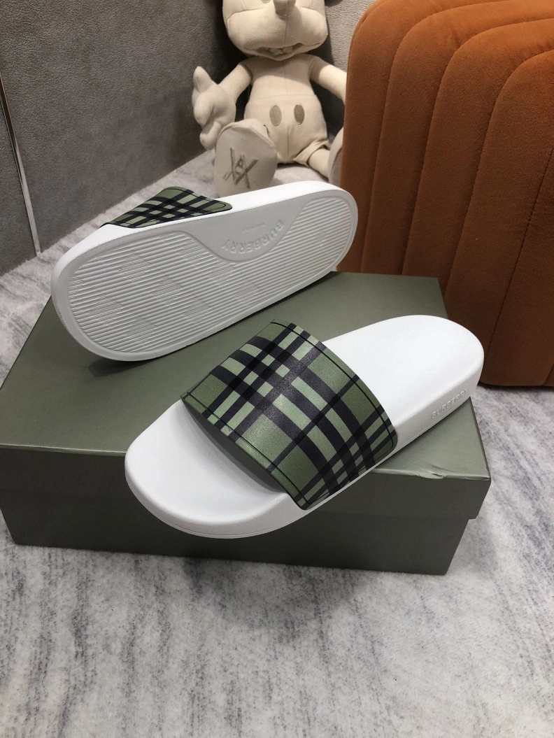 Timeless Bxrbxrry Slippers 114971