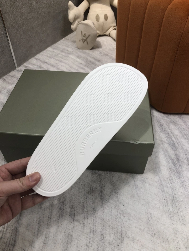 Timeless Bxrbxrry Slippers 114971