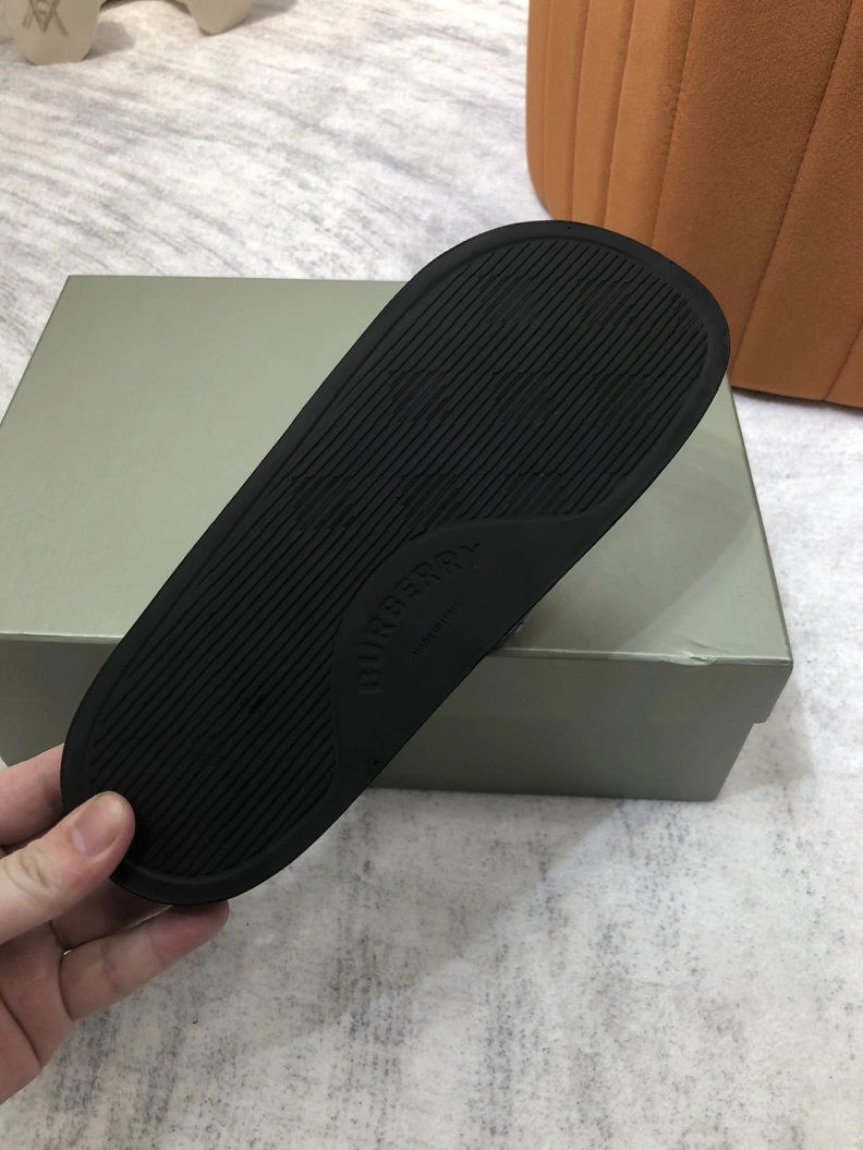 Reliable Bxrbxrry Slippers 114964