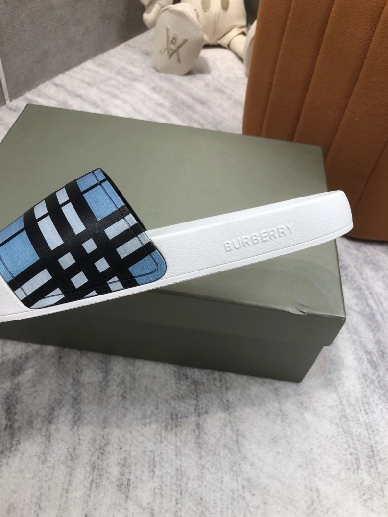Efficient Bxrbxrry Slippers 114977