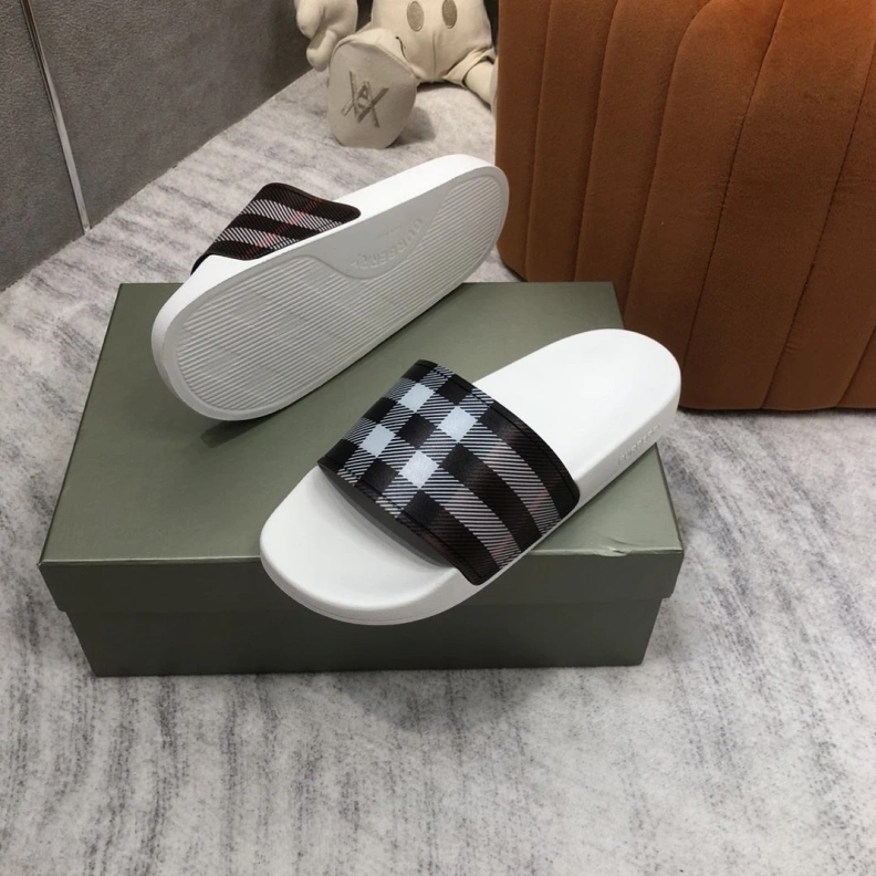 Comfortable Bxrbxrry Slippers 114972