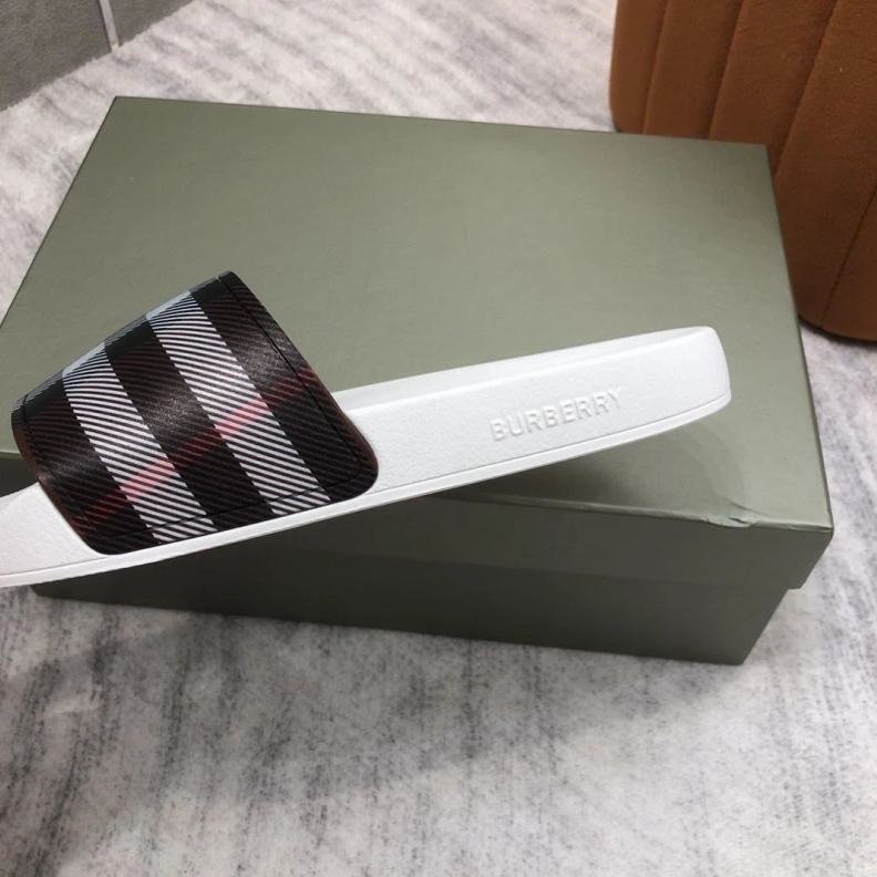Comfortable Bxrbxrry Slippers 114972