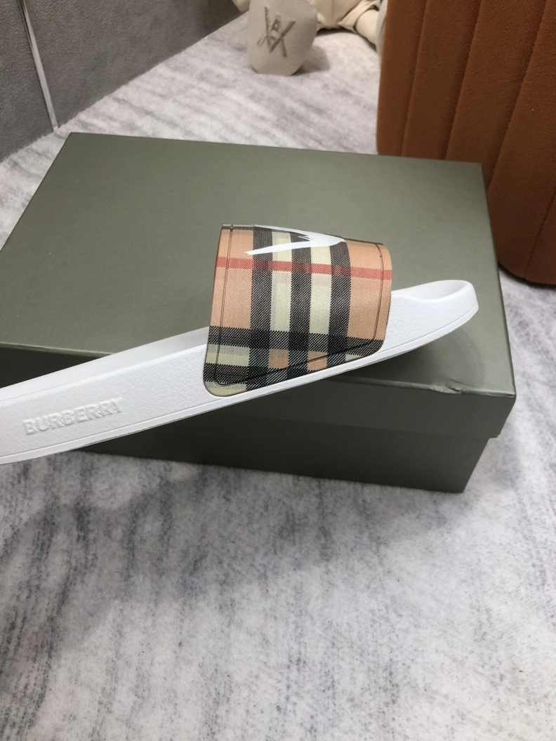 Bxrbxrry Slippers EasyMatch 114975