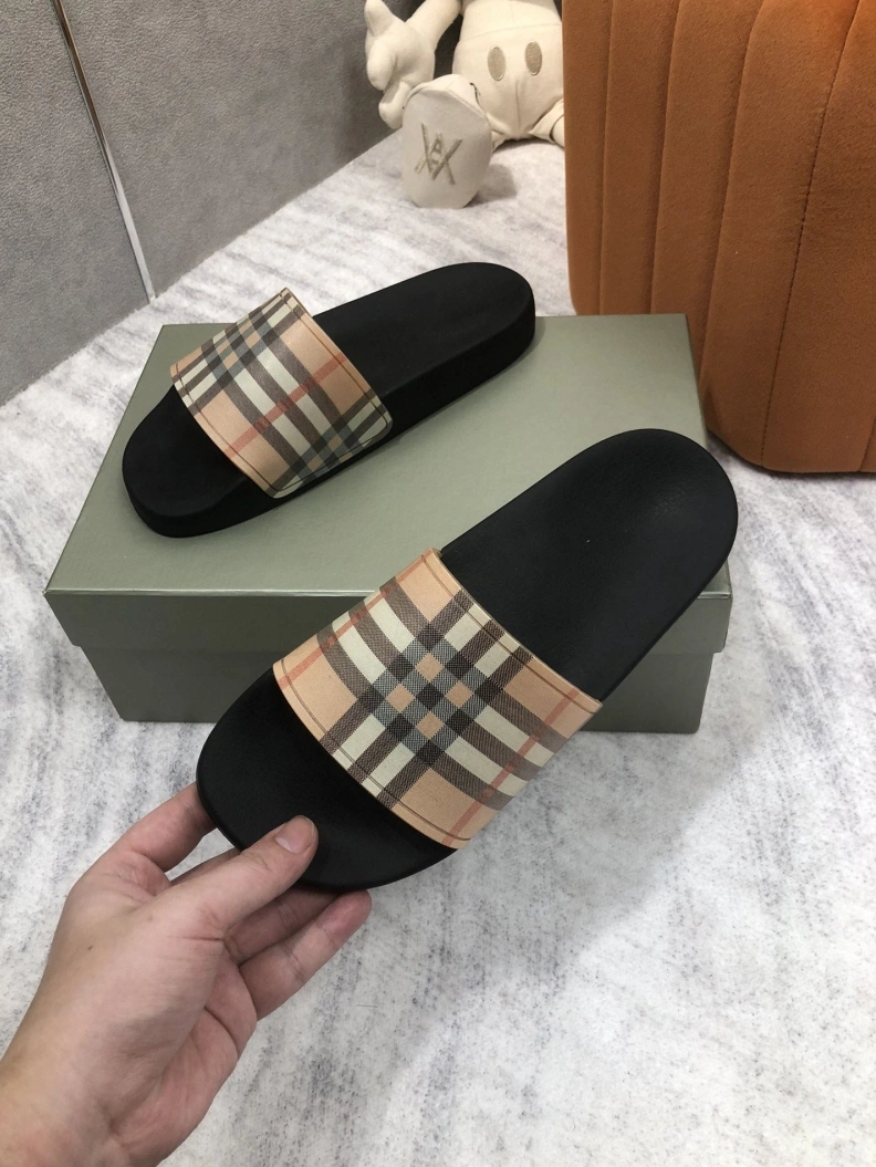 Compact Bxrbxrry Slippers 114974