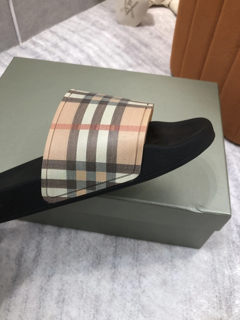 Compact Bxrbxrry Slippers 114974
