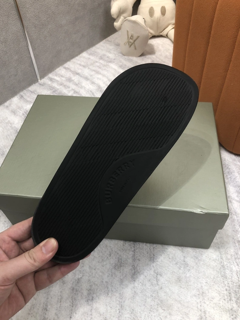 Compact Bxrbxrry Slippers 114974