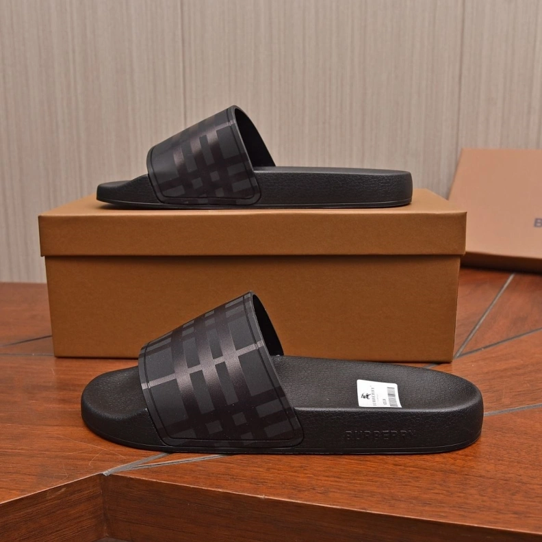 Sleek Bxrbxrry Slippers 114965