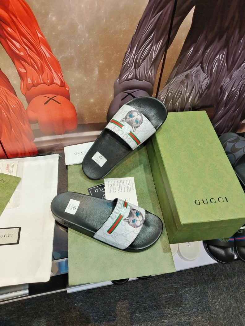Versatile Gxccx Slippers 158348