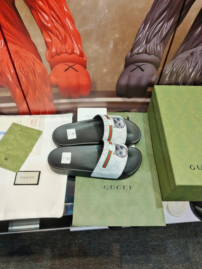 Versatile Gxccx Slippers 158348