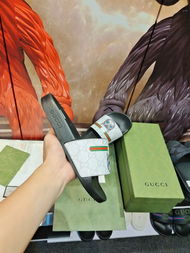 Versatile Gxccx Slippers 158348