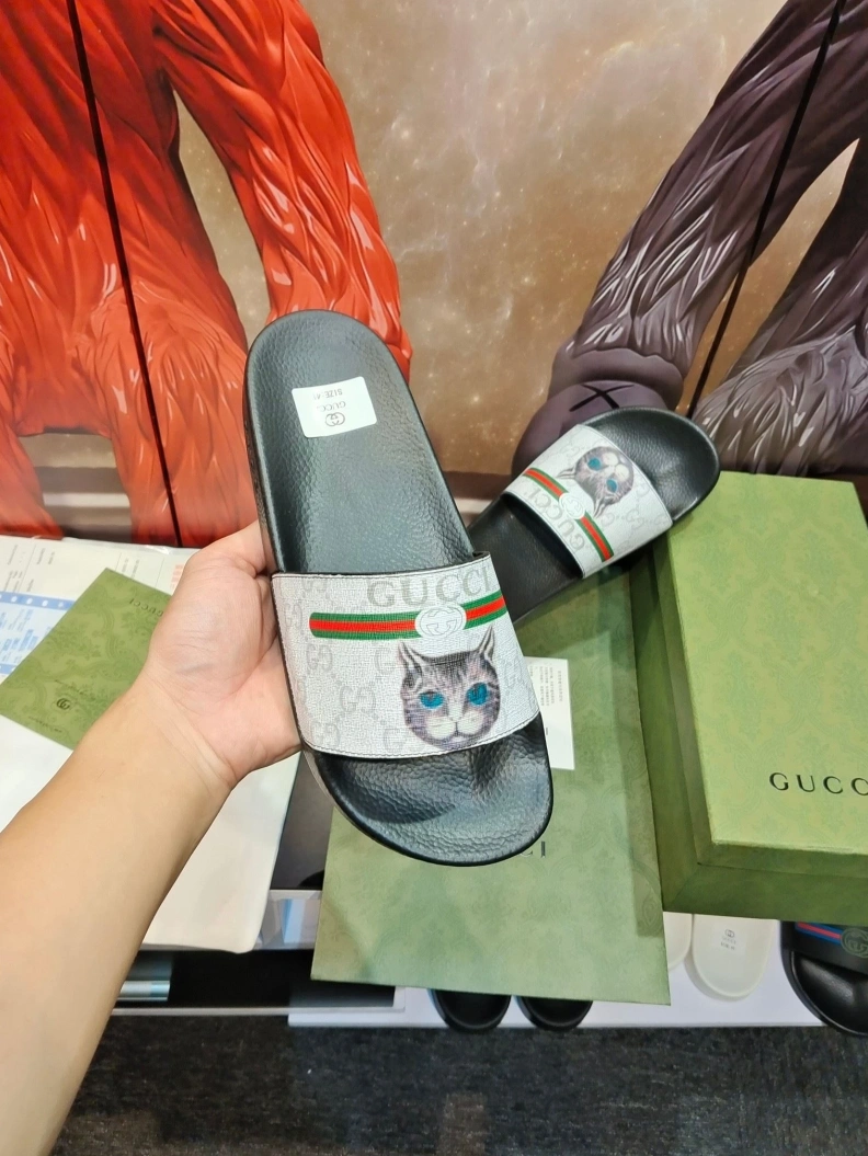 Versatile Gxccx Slippers 158348
