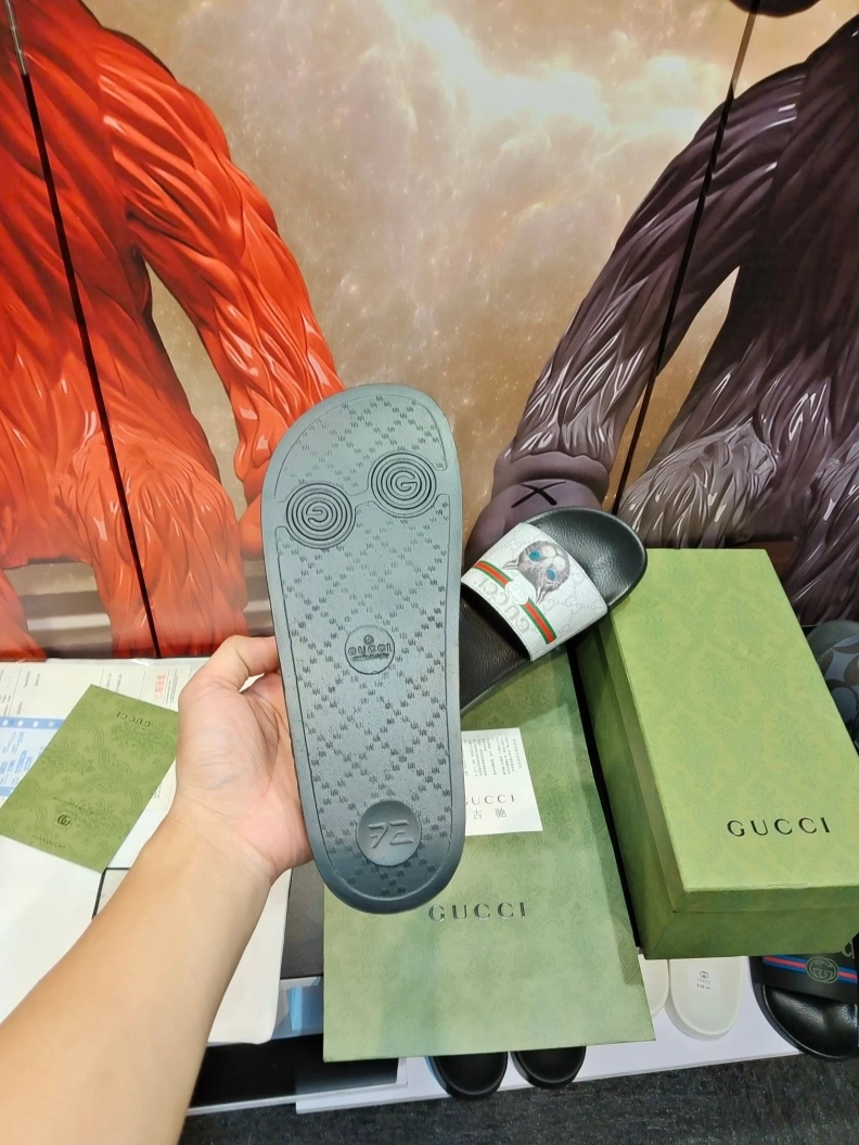 Versatile Gxccx Slippers 158348