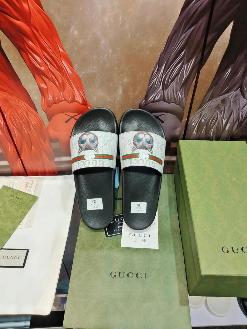 Versatile Gxccx Slippers 158348