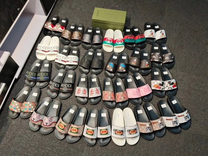 Versatile Gxccx Slippers 158348