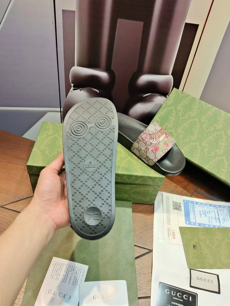 Efficient Gxccx Slippers 158306