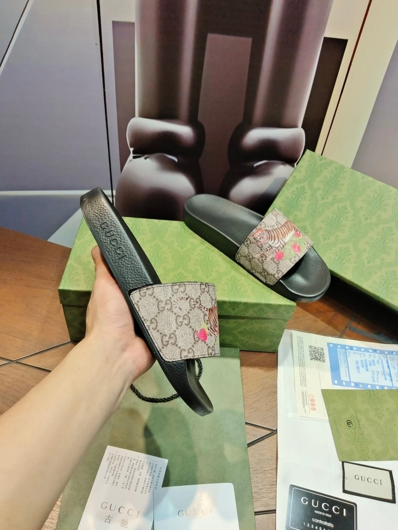 Efficient Gxccx Slippers 158306