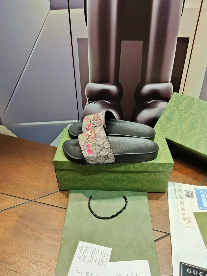Efficient Gxccx Slippers 158306