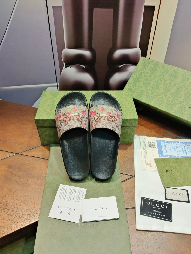 Efficient Gxccx Slippers 158306