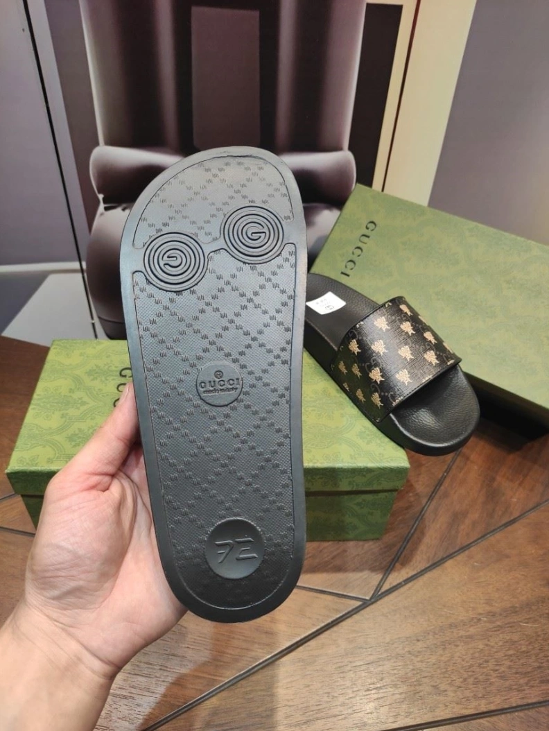 Versatile Gxccx Slippers 158284