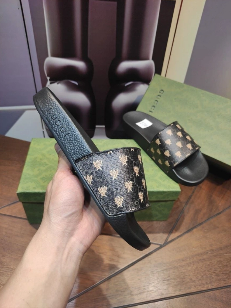 Versatile Gxccx Slippers 158284