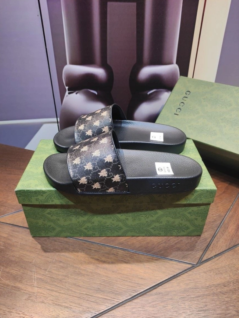 Versatile Gxccx Slippers 158284