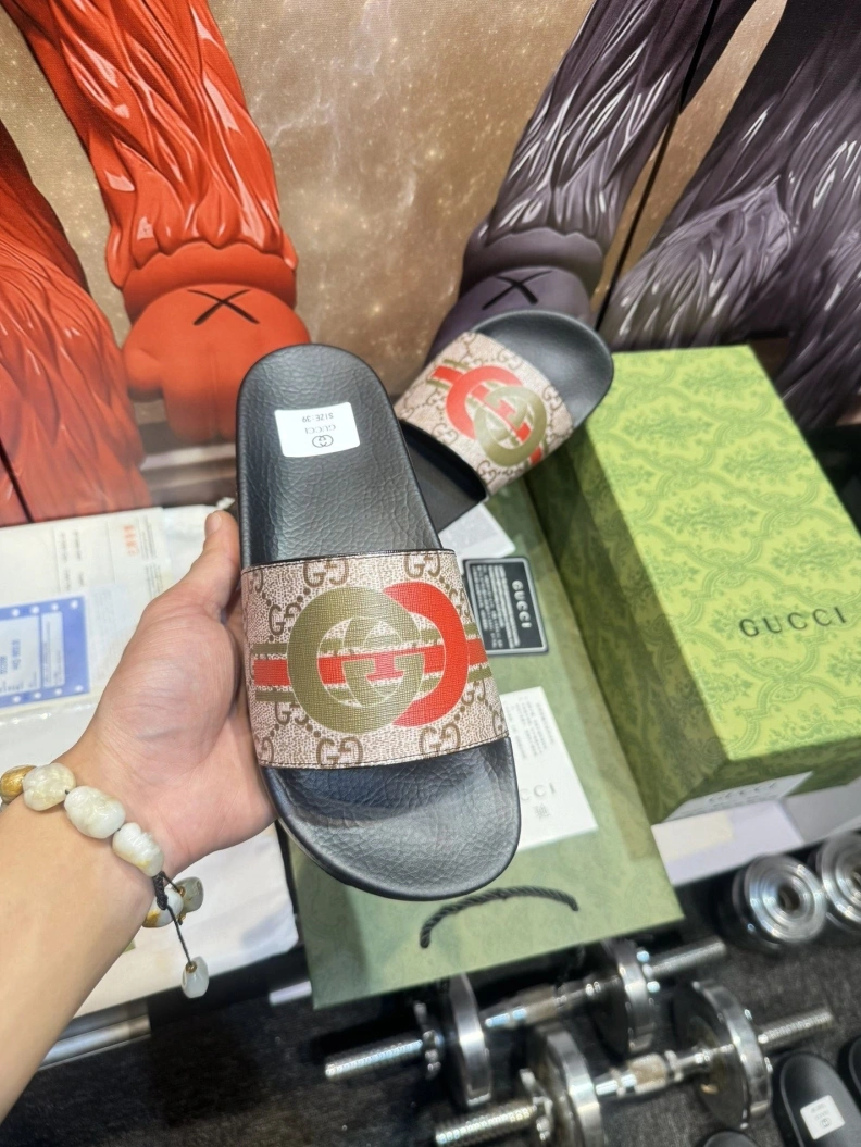 Gxccx Slippers Bright 158256