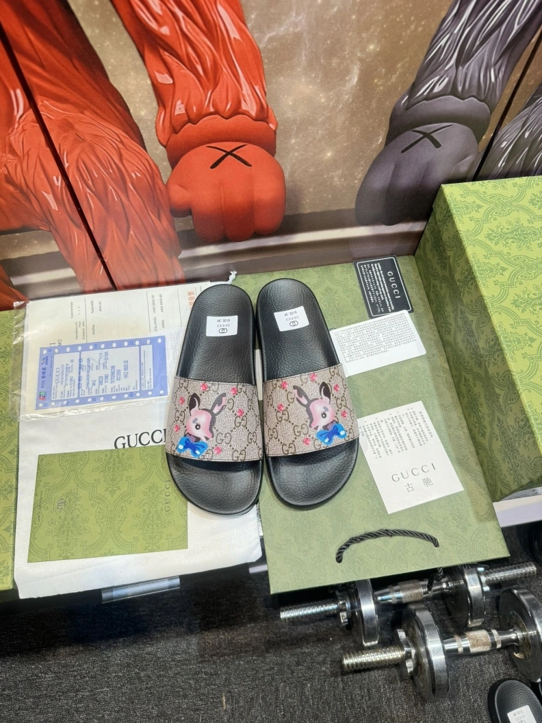 WellDesigned Gxccx Slippers 158241