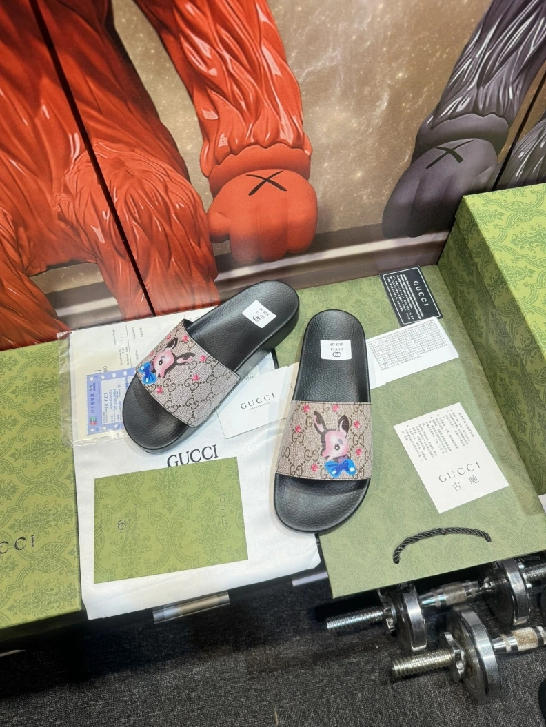 WellDesigned Gxccx Slippers 158241